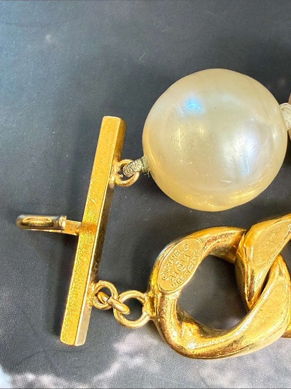 CHANEL Oversized Vintage Faux Pearl Curb Chain Necklace
